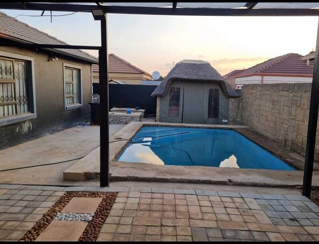 2 BEDROOM HOUSE FOR SALE IN DAWN PARK